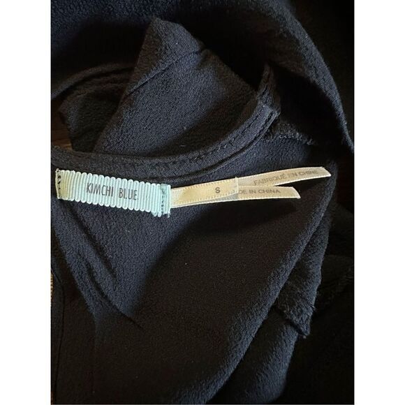 Kimchi blue deep Vneck peplum black blouse sz small - Picture 4 of 7